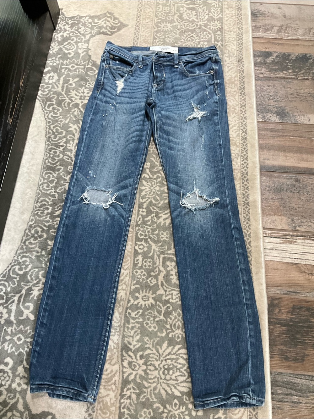 Abercrombie & Fitch Women's Distressed Dark Blue Straight-Leg Jeans 26/2